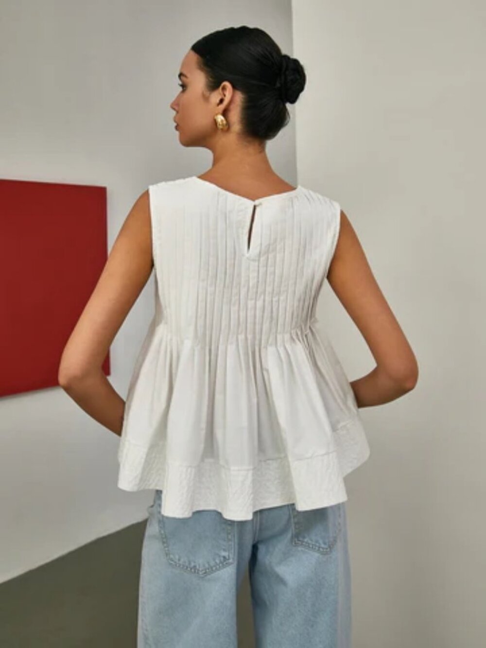 Commense White Pleated Sleeveless Blouse - Picture 6 of 6